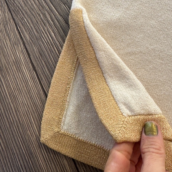 St John medium Santana Knit Sweater Cream Ivory with metallic gold crest - Picture 8 of 12